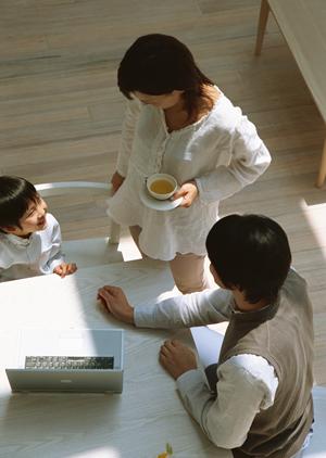 結婚式のムービーをネットで注文